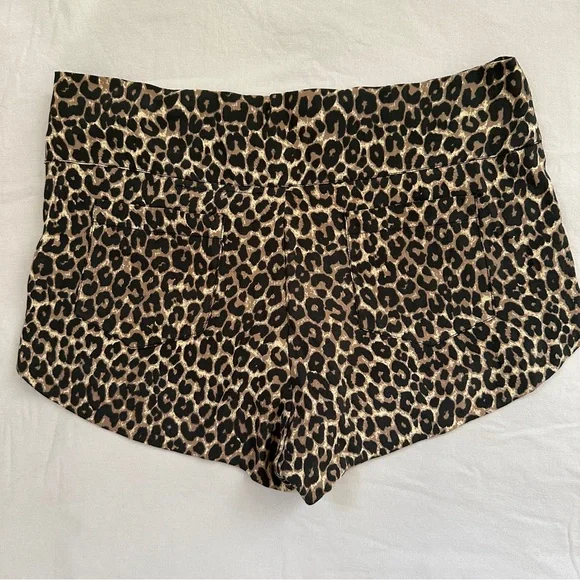Acacia, Small, Silk shorts - classic leopard print